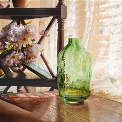 Vaso in vetro verde foresta di lavorazione artigianale